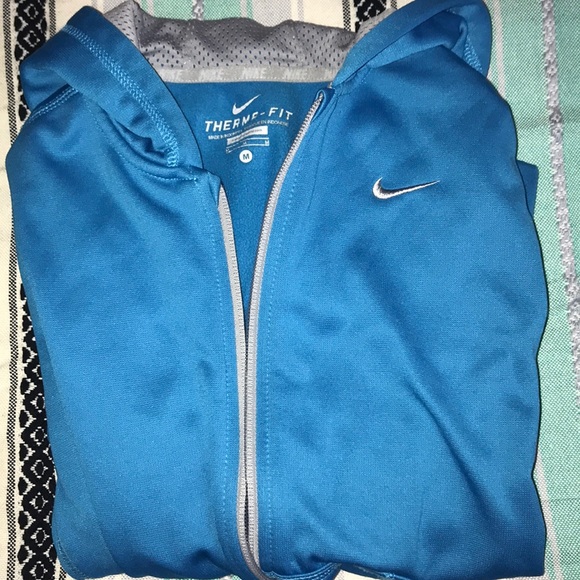 🎉SALE🎉 EUC NIKE THERMA FIT RUNNING JACKET - Picture 1 of 6